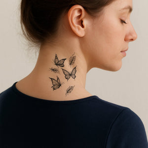 Mariposas y plumas danzan 1 - Temporalis® - Tatuaje temporal