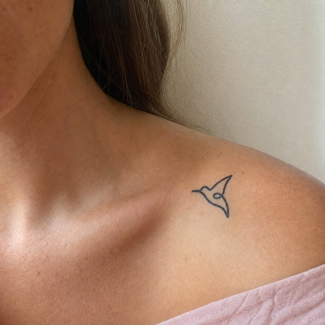 One - line hummingbird temporary tattoo - 1 | Temporalis