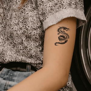 Virvlande drake 1 - Temporalis® - Tillfällig tatuering