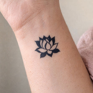 Blackwork Lotus Tattoo - 1 | Temporalis