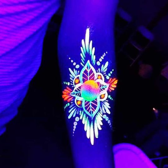 Individuelles Leuchttattoo