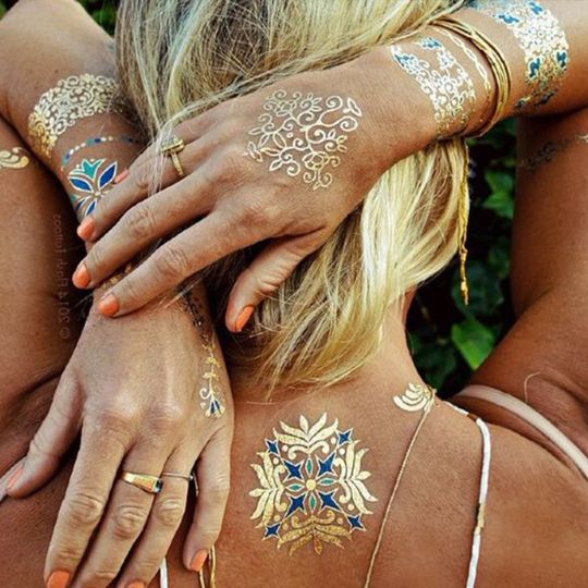 Anpassad metallisk tatuering