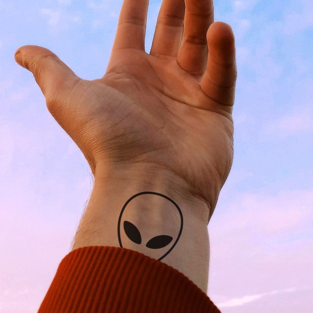 Minimalist alien head temporary tattoo - 1 | Temporalis