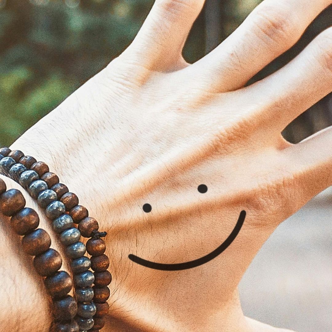 Minimalist smiley face temporary tattoo - 1 | Temporalis